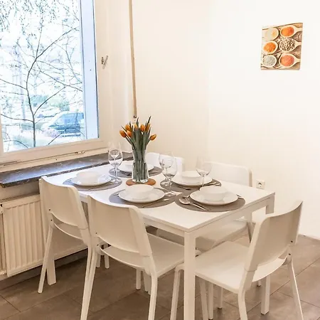 Apartamento Cosyhomes24 - Spacious With Top-traffic Connection - Re01